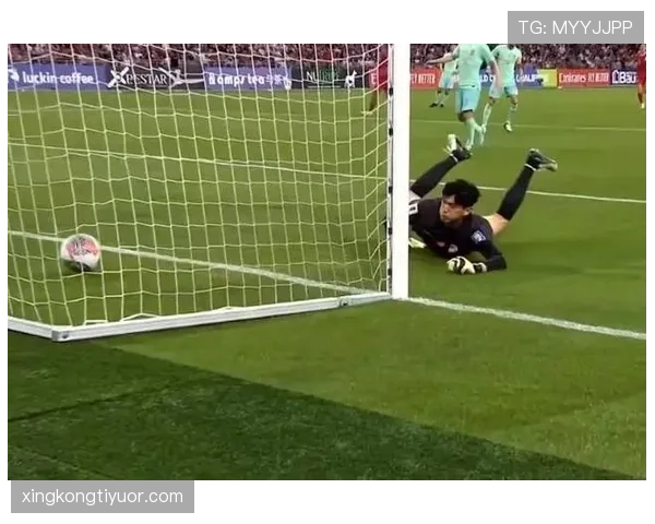 后卫转型接管出球撕开中场关键战显范志毅胜张琳芃